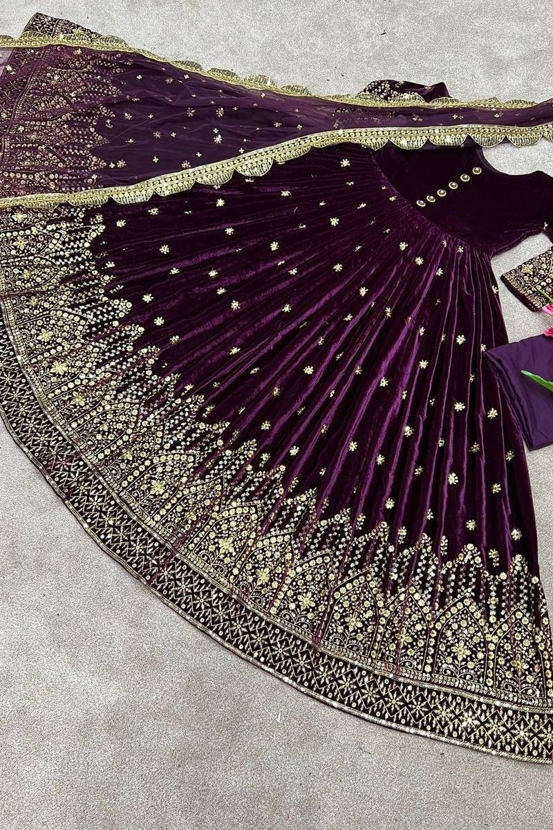 Heavy sequins velvet party wear gown - Image 7