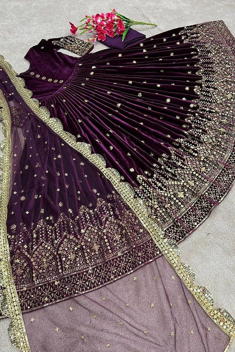 Heavy sequins velvet party wear gown - Image 8