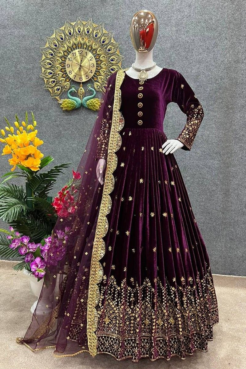 Heavy sequins velvet party wear gown - Image 6