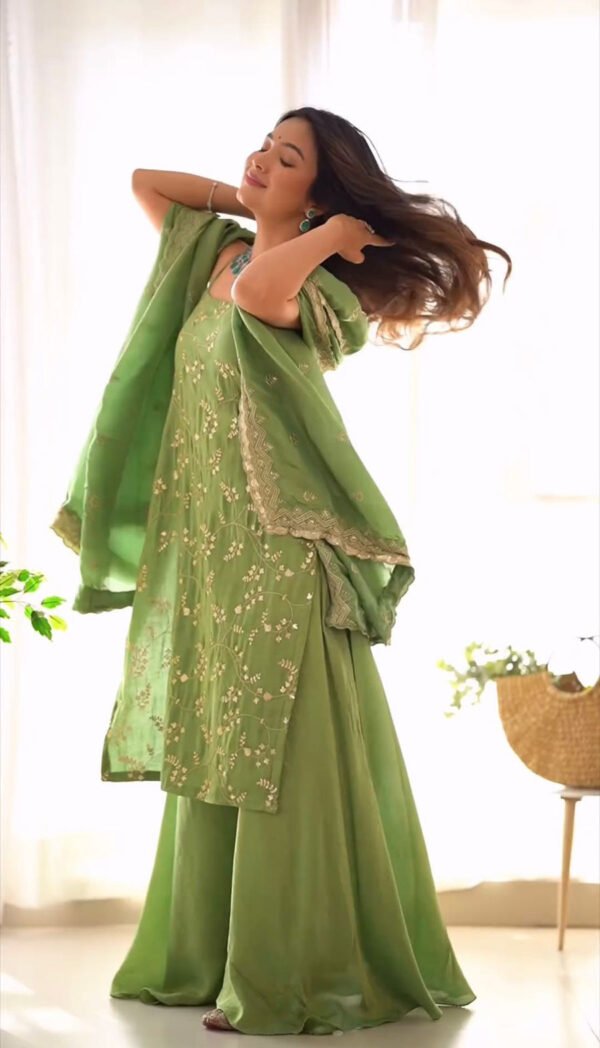 Chinon silk suit - Image 4