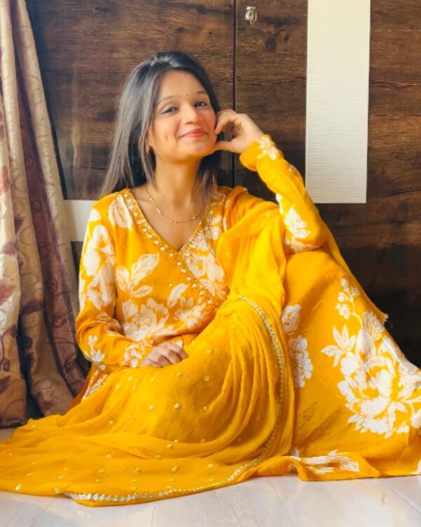 Angrakha style silk suit - Image 4