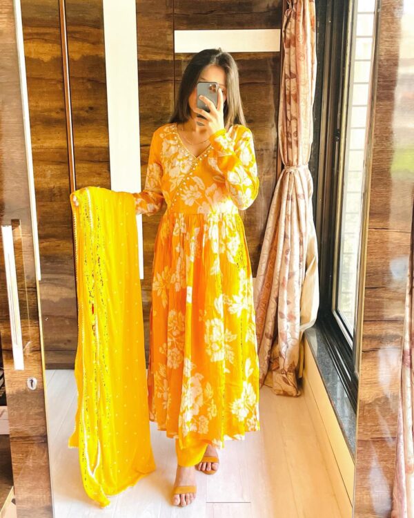 Angrakha style silk suit - Image 7