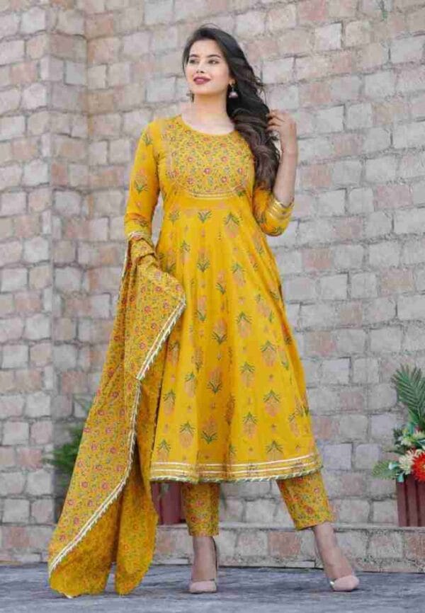 Gota patti worked cotton suit - Image 6