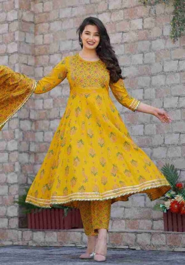 Gota patti worked cotton suit - Image 2
