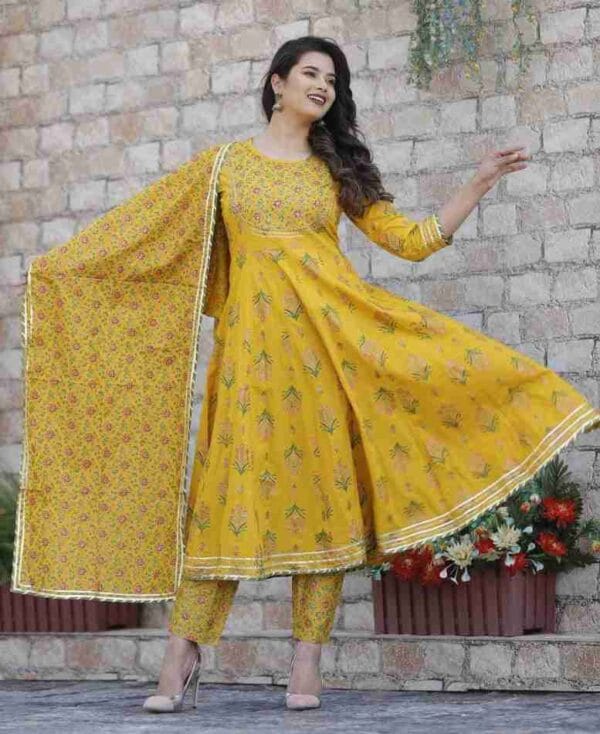Gota patti worked cotton suit - Image 4
