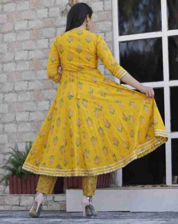 Gota patti worked cotton suit - Image 5